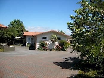 Dunrovin Motel Таупо Екстериор снимка